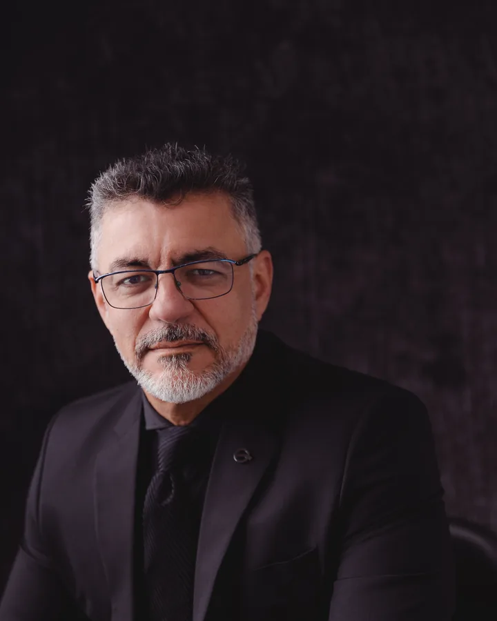 Dr. Júpiter Newler, cirurgião plástico